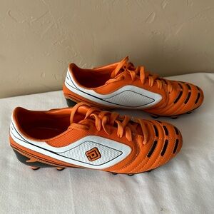 Youth Size 5 Soccer Shoes - Excellent Condition Like New